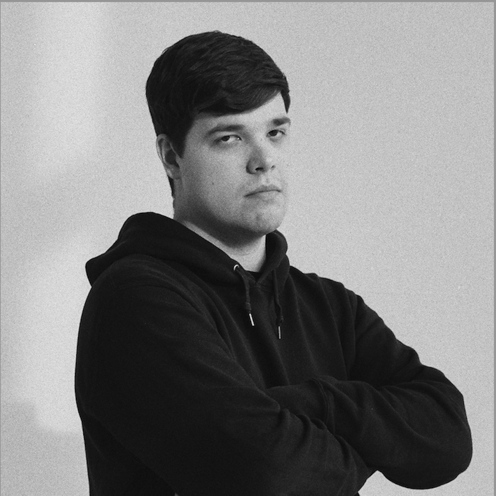 Артем Уткин - фото 1